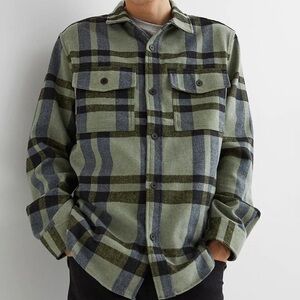 H&M Men’s Flannel. Button down. Pockets.